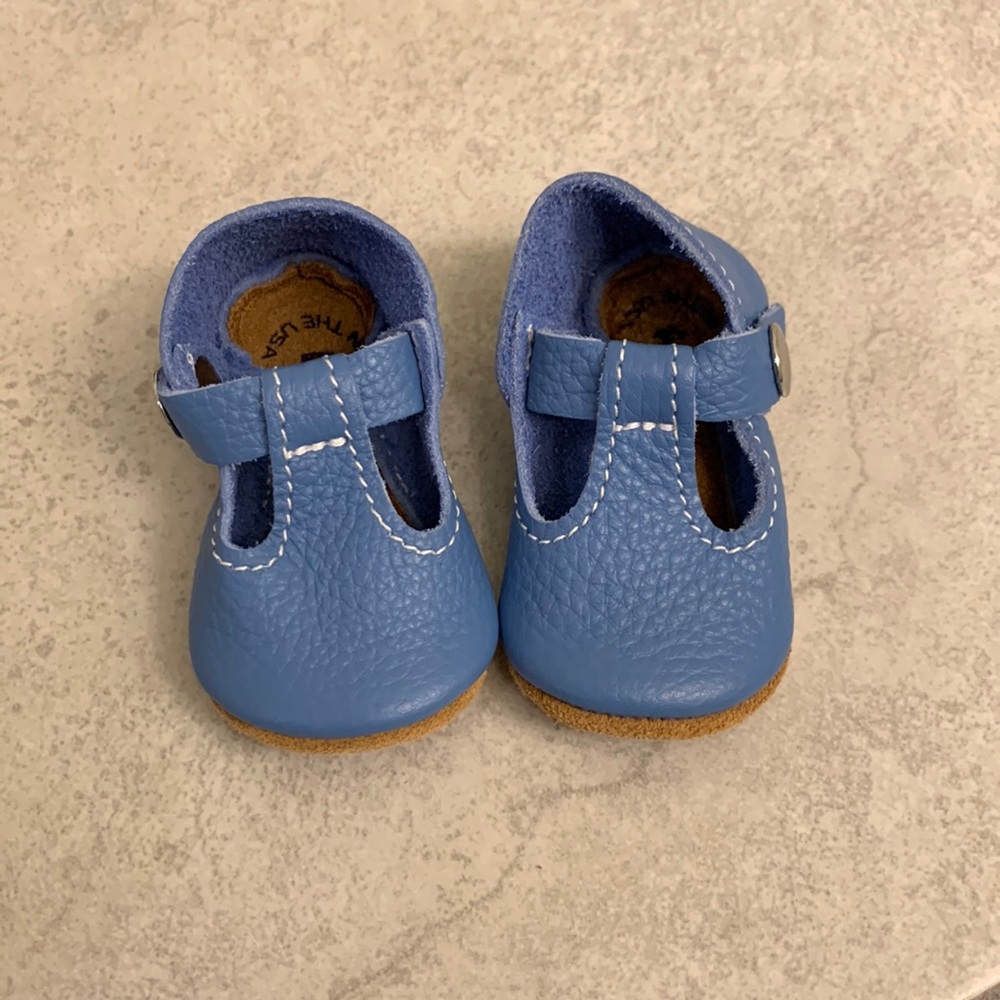 Mon petit size 1 periwinkle color baby shoes nwt
